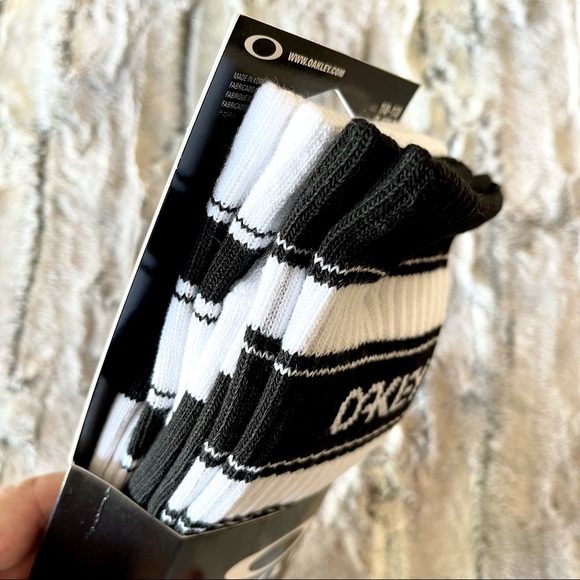 2-PACK Oakley black & white crew socks - Picture 6 of 9